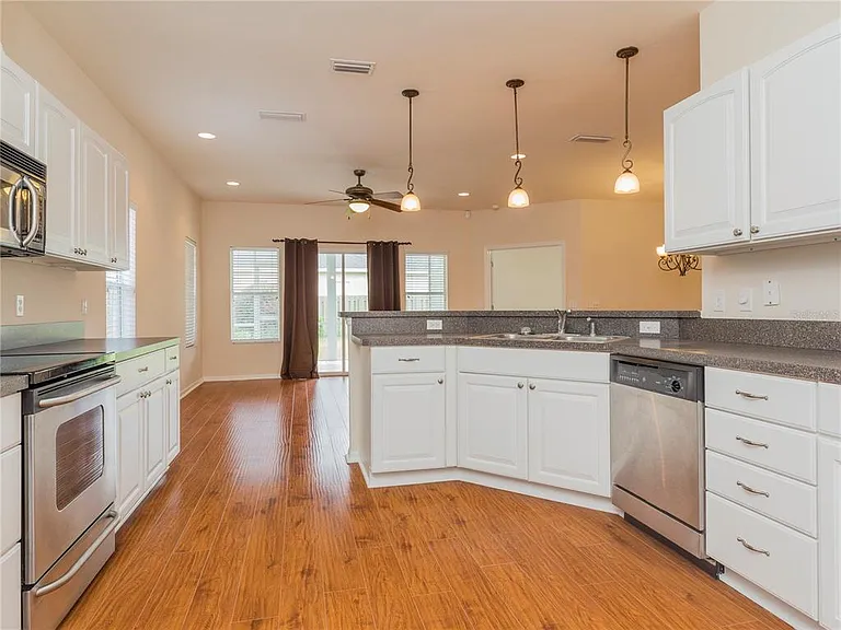 7595 SW 84th Dr — Photo 8