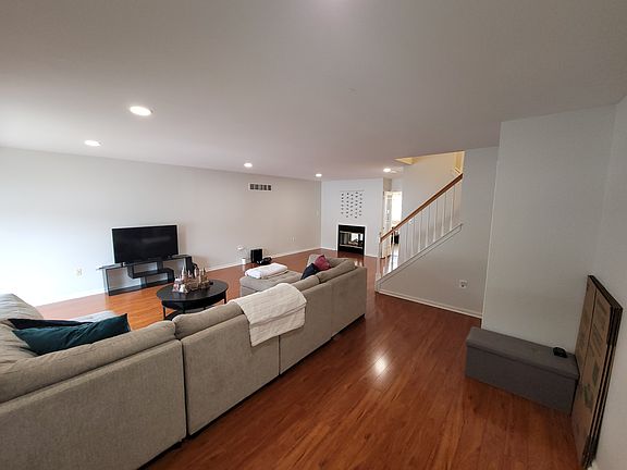 2nd image of 2104 Harrison Ct #1