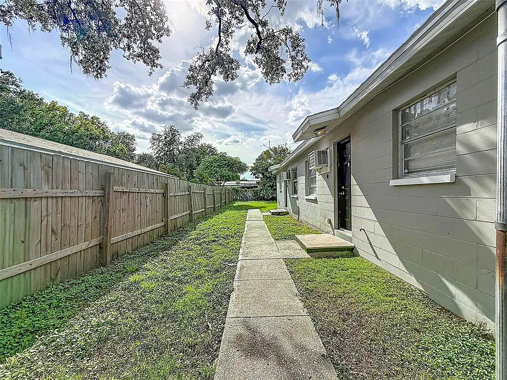 2 bed, 1.0 bath, 648 sqft, $1,600 — Photo 4
