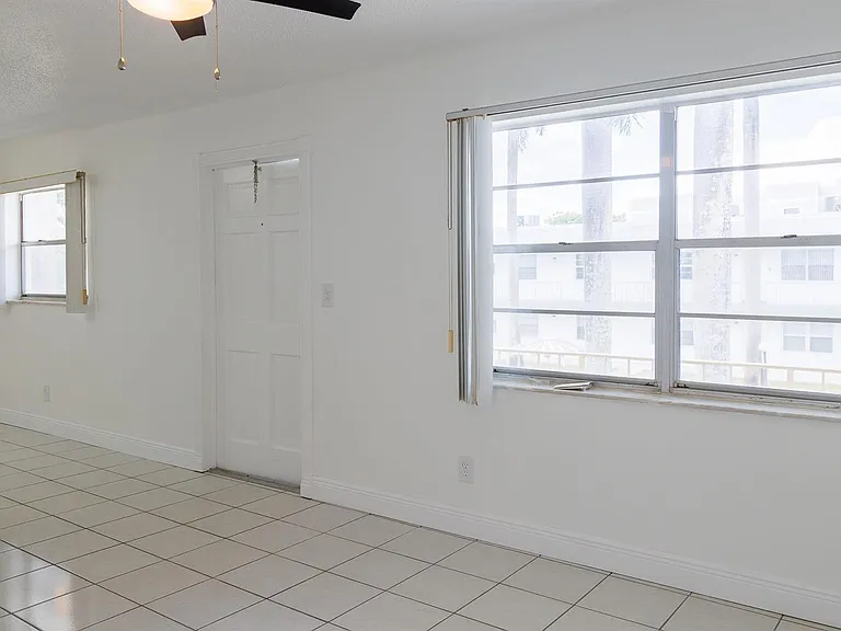 6211 SW 37th St #211 — Photo 25