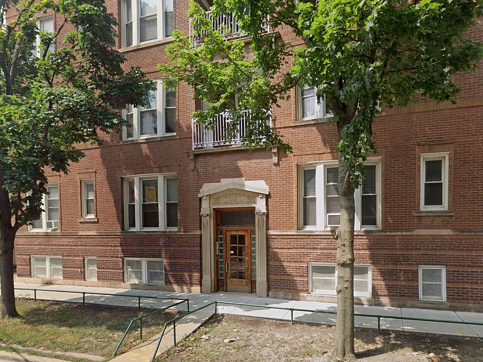 1st image of 852 N Leavitt St #2