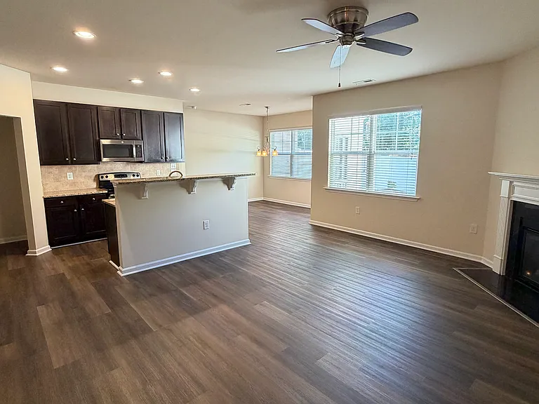 725 Grace Hodge Dr — Photo 5