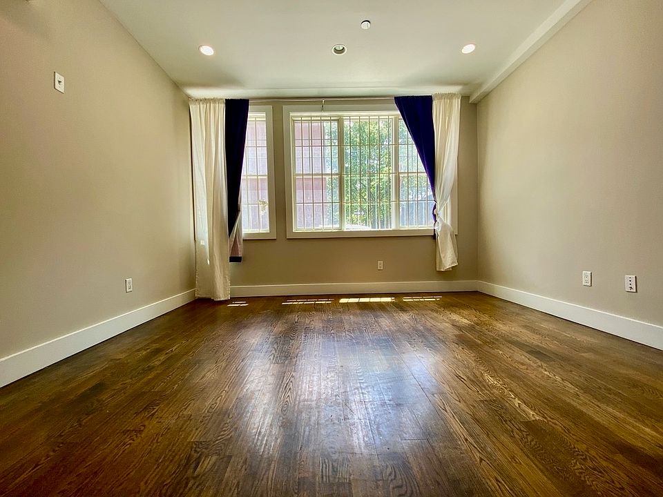 1st image of 1 Lexington Ave #2C