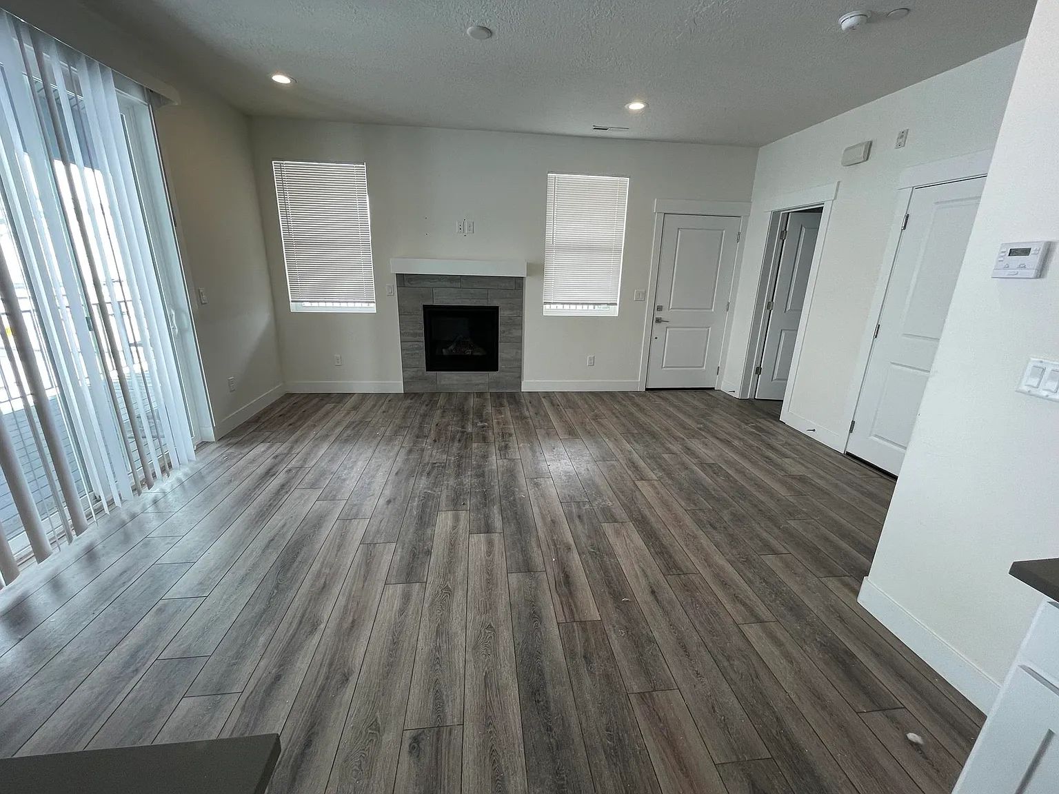 2 bed, 1650 sqft, $3,300 — Photo 3