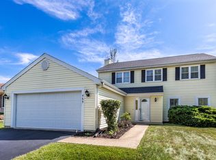 465 Essex Pl, Carol Stream, IL 60188