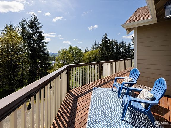 5th image of 1895 SE Maple Drive