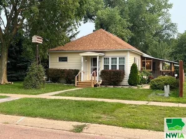 535 W Cedar St, Vermillion, SD 57069