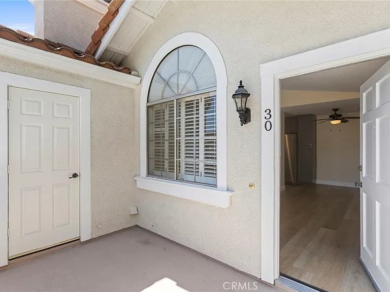 30 Gavilan — Photo 2