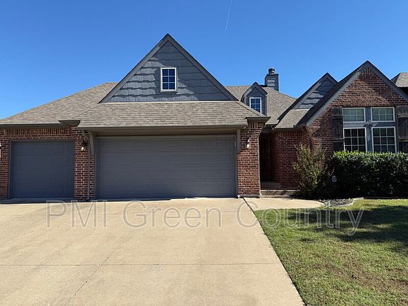 2nd image of 4581 202nd Ave