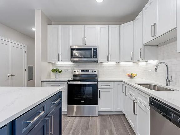 2nd image of 880 Lee St #4b130880e