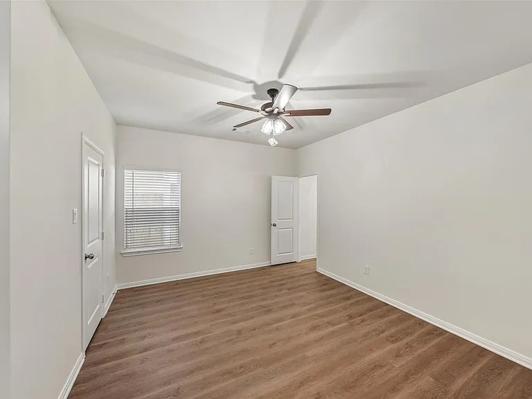 706 W Dallas — Photo 26