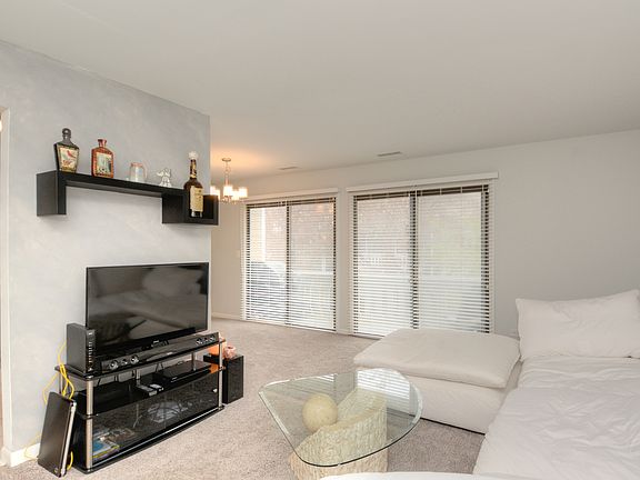 5th image of 312 Silverwood Ct APT C2