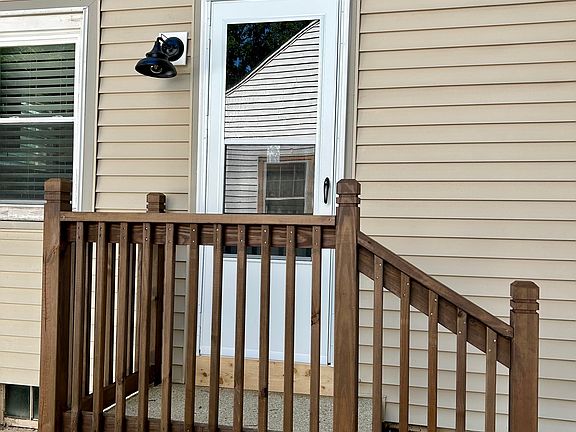 4th image of 317 Wood St