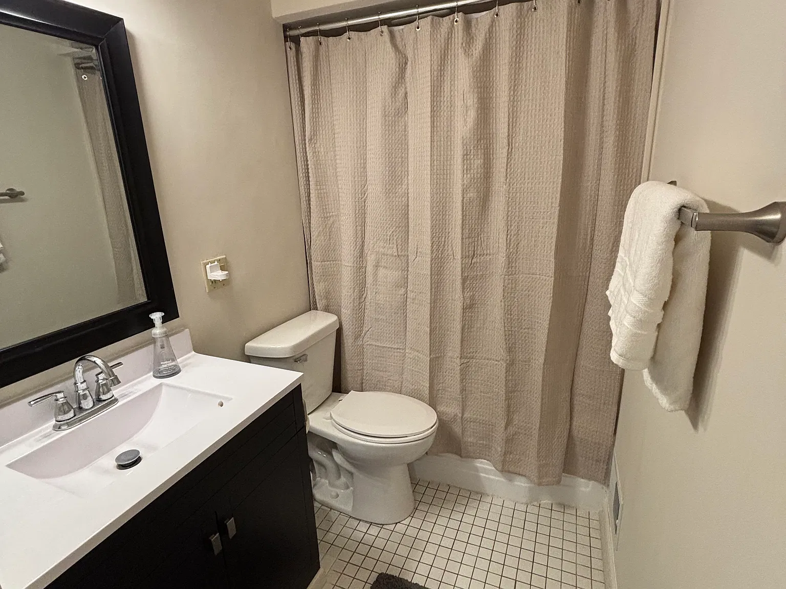 1 bed, 1752 sqft, $1,300 — Photo 2
