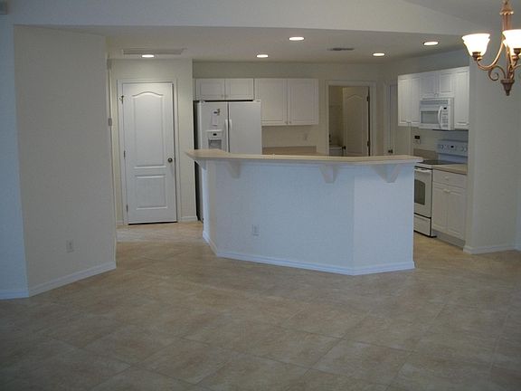 5th image of 4124 NE 8th Pl