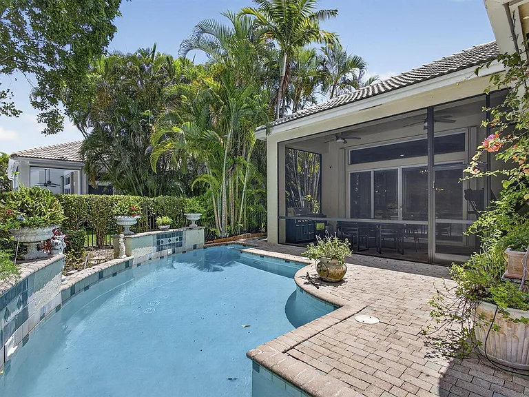 10880 Northgreen Dr — Photo 39