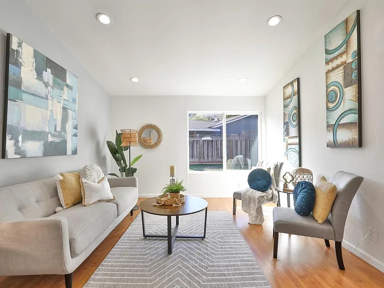 310 Curie Dr — Photo 32