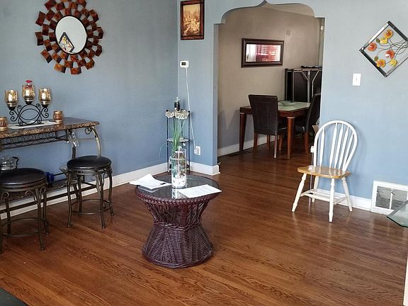 3rd image of 4726 Meridian St