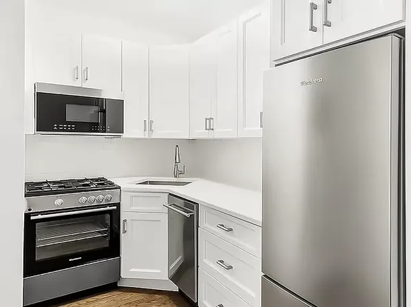 306 Saint James's Place image 2 of 7