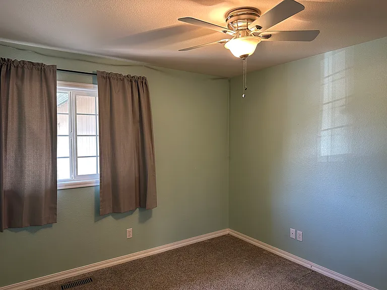350 Walnut Ln — Photo 21