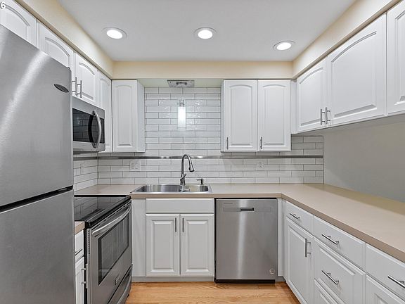 2nd image of 5561 SW Multnomah Blvd