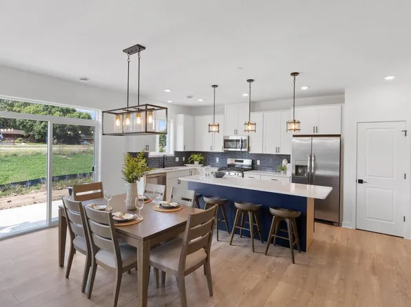 13587 Hollybrook Dr, Apple Valley, MN 55124