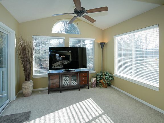 5th image of 2137 Gray Oak Cv Unit 28