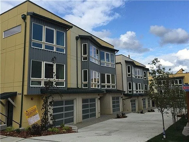 7526 43rd Ave S — Photo 1