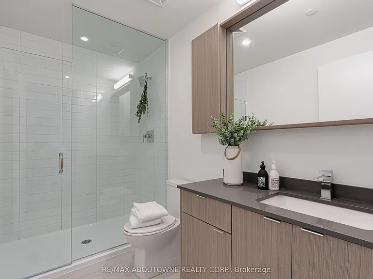 125 Bronte Rd #AO315 — Photo 9