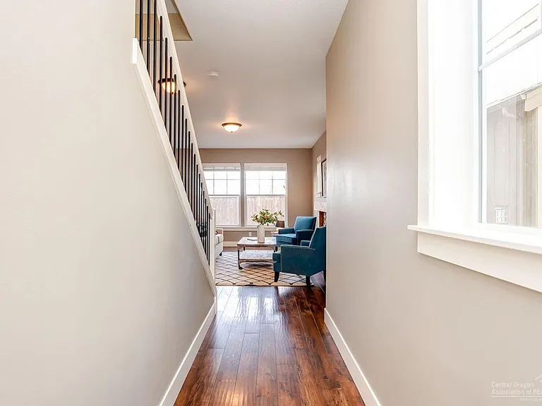 1068 SE Leonel Ln — Photo 4