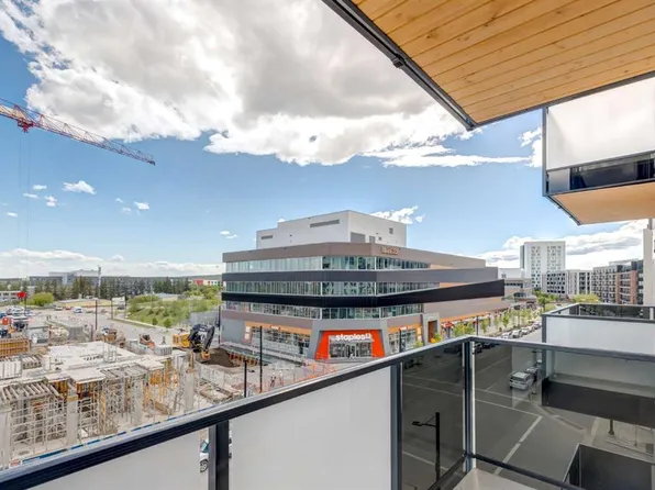 3107 S Warren St NW #426, Calgary, AB T3B 0M2