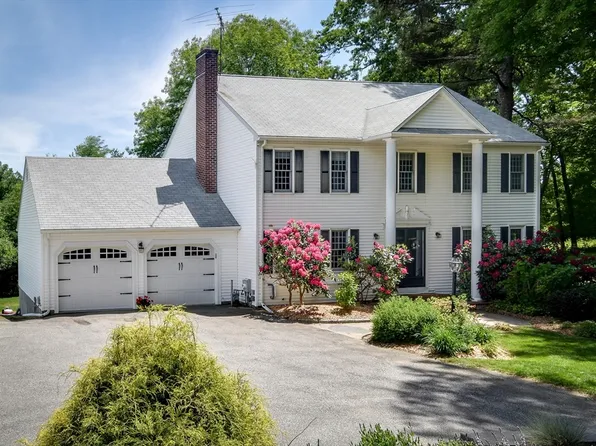 92 Flanagan Dr, Framingham, MA 01701