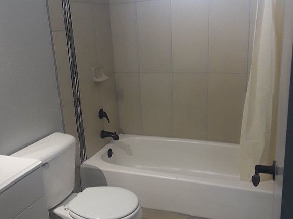 4th image of 422 11th St #422 B