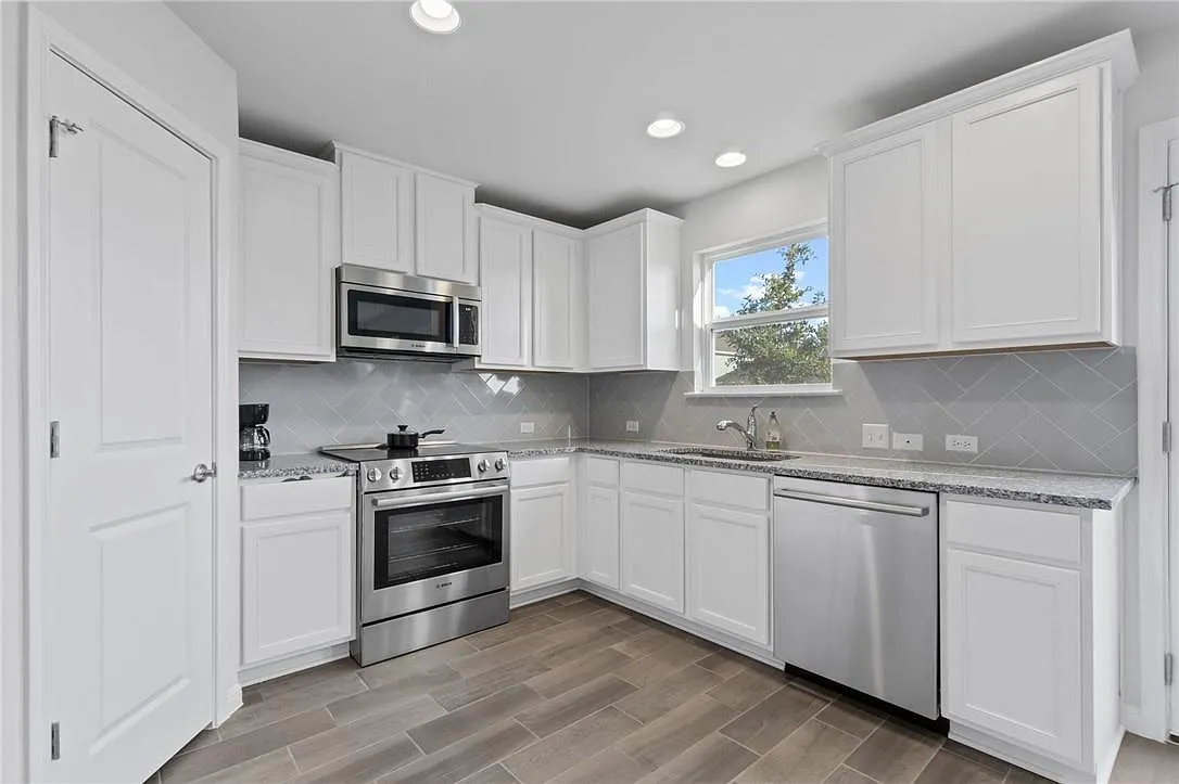 3 bed, 2.5 bath, 1248 sqft, $2,150 — Photo 3