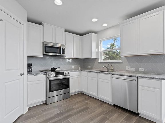 3rd image of 9507 Morning Iris Dr