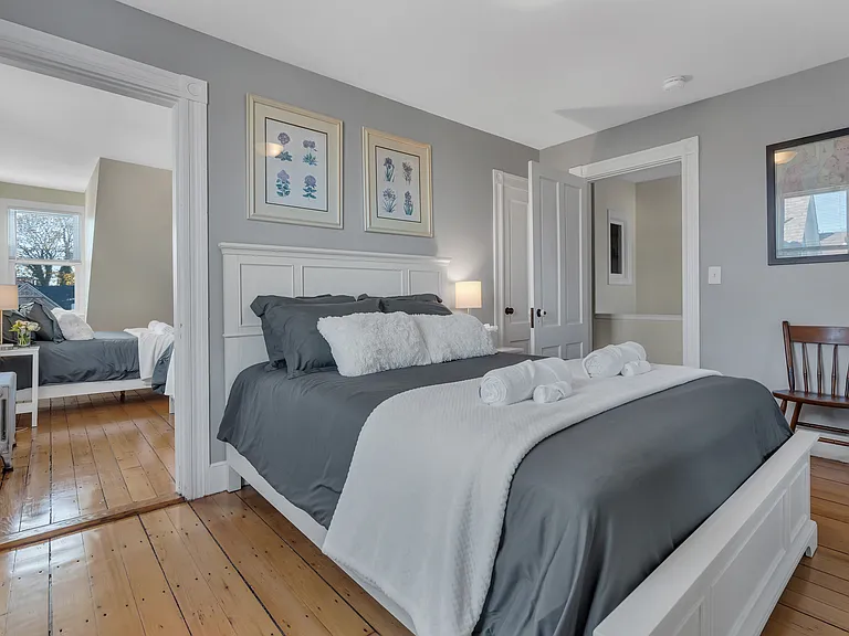 70 Humboldt Ave — Photo 23