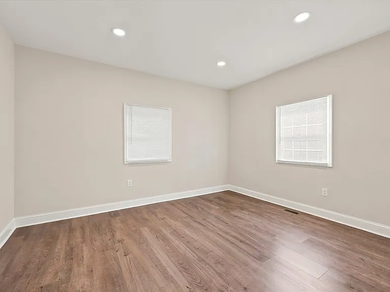 1605 Brintons Bridge Rd — Photo 10