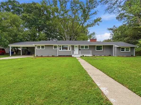 2 Richland Dr, Newport News, VA 23608