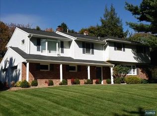 825 Albemarle St, Wyckoff, NJ 07481