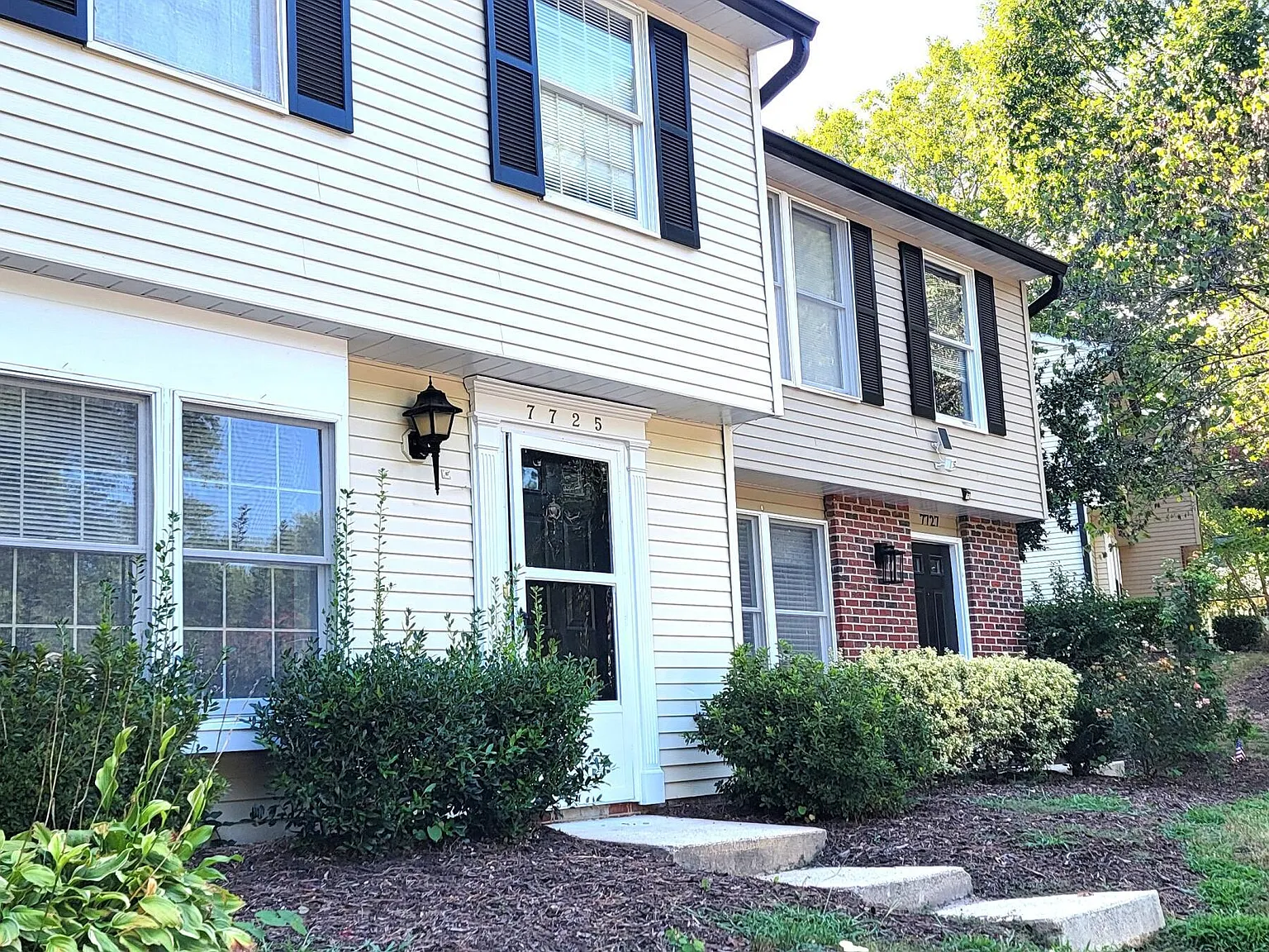 3 bed, 1.5 bath, $1,695 — Photo 2