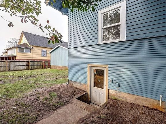 5th image of 214 Myrtle Ave SE