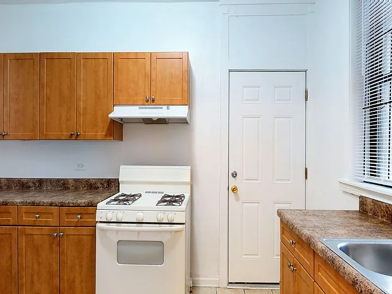 5339-5345 S. Woodlawn Avenue — Photo 16