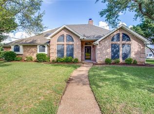 917 Brown Crest Rd, Burleson, TX 76028
