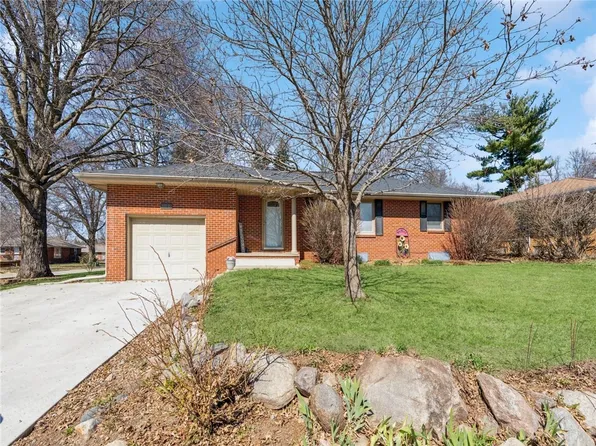 1512 W 6th Ave, Indianola, IA 50125