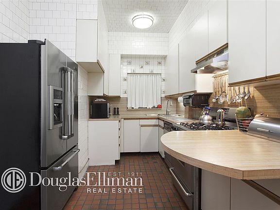 4th image of 320 E 83rd St APT 1C