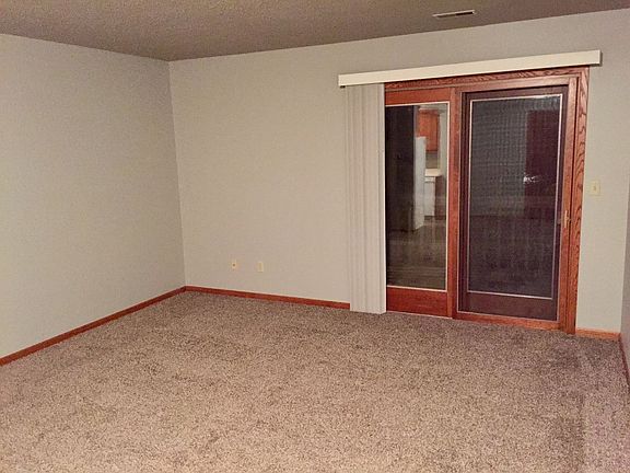 3rd image of 409 E 15th St #8