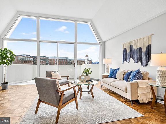 4th image of 700 7th St SW APT 826