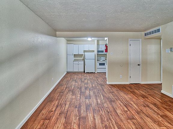 3rd image of 2713 Wyoming Blvd NE APT 6