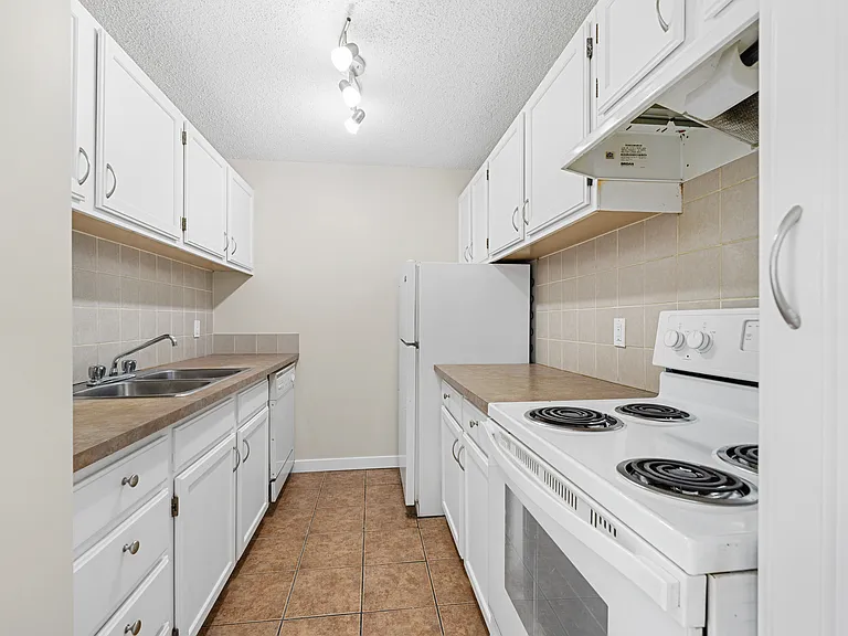 924 14th Ave SW #908 — Photo 5