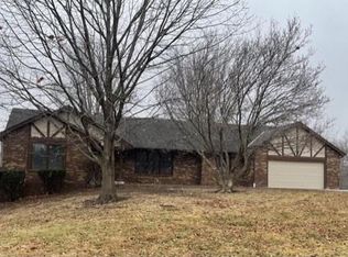13474 Glena Dr, Saint Joseph, MO 64505